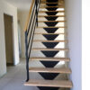 Modèle escalier KLEE avec rampe en métal 3 sous-lisses et main courante en bois | Amiens