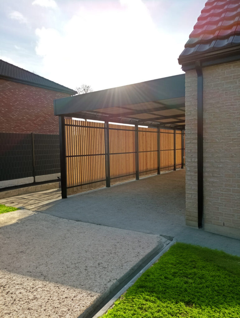 carport ouvert en meleze réalisé à Lille