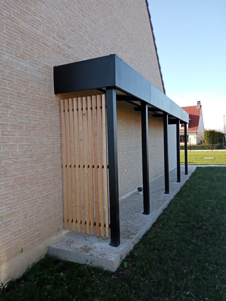 abris ouvert en meleze réalisé à Lille