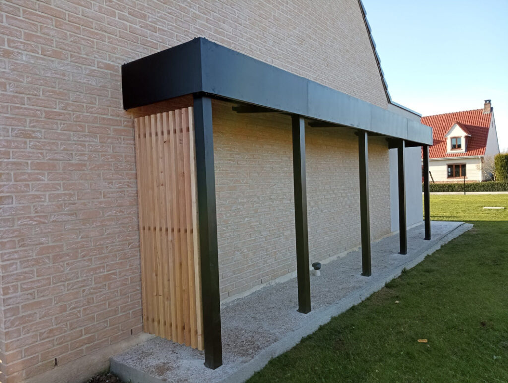 Abris ouvert en meleze réalisé à Lille