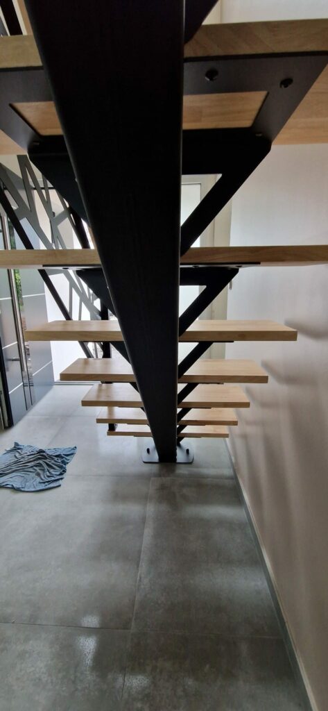 Escalier modele Miro vue de dessous rapprochée