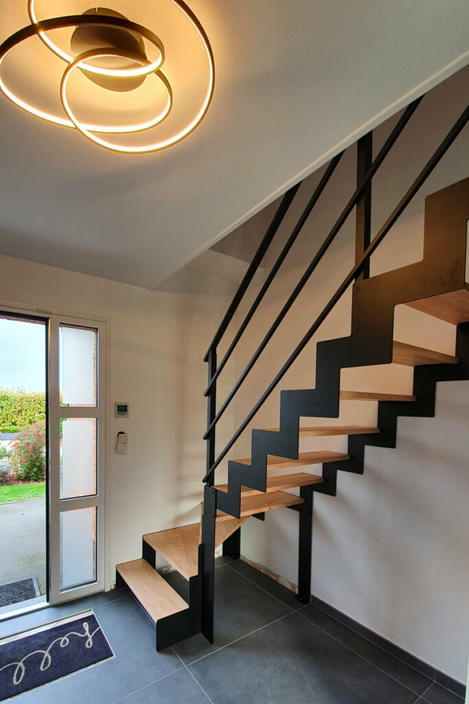 Escalier installé dans une maison à Arras dans le Nord. Modele Kandinsky