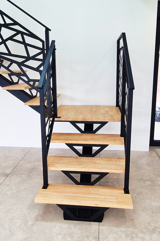 Escalier Miro avec Rampe découpe Laser 'Tokyo' vue de face