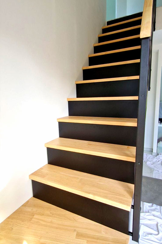 Escalier Mondrian Contre-marches pleines