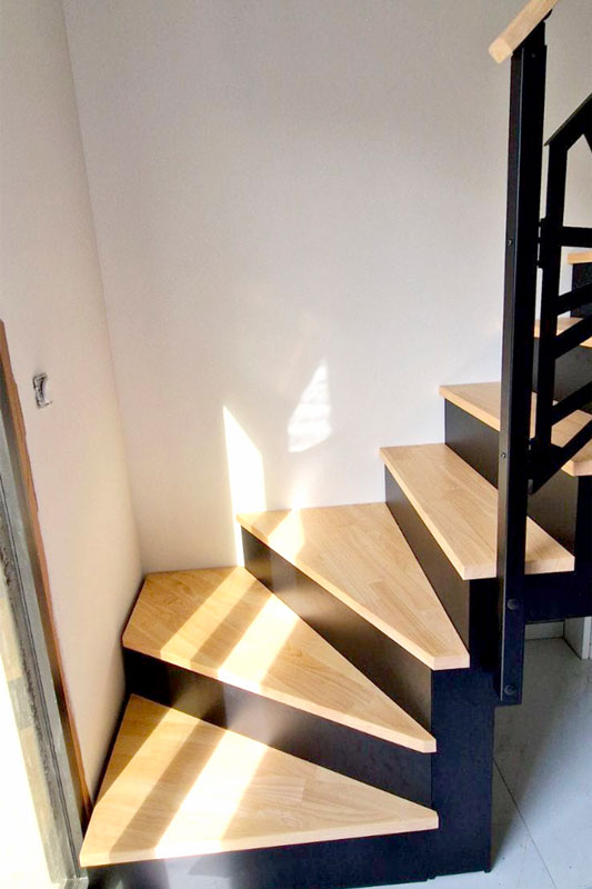 Escalier Mondrian avec contre marche