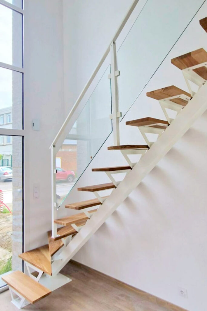 Escalier modele miro avec Garde Corps et rampe en Verre