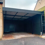 carport semi-fermé avec abris de jardin posé à Douai