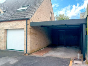 carport semi-fermé avec abris de jardin posé à Douai