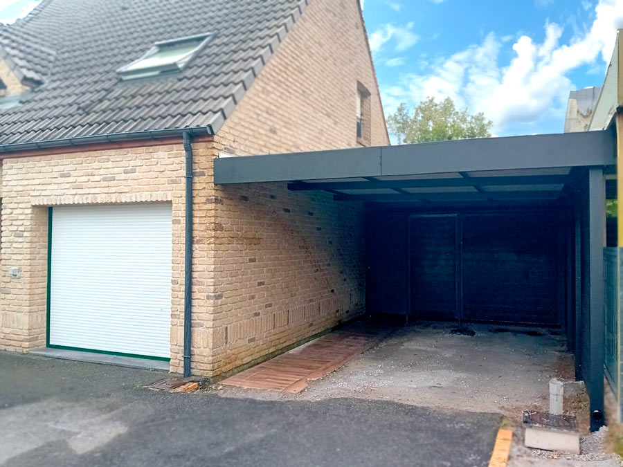 Carport Semi-Fermé avec Abri de Jardin à Douai