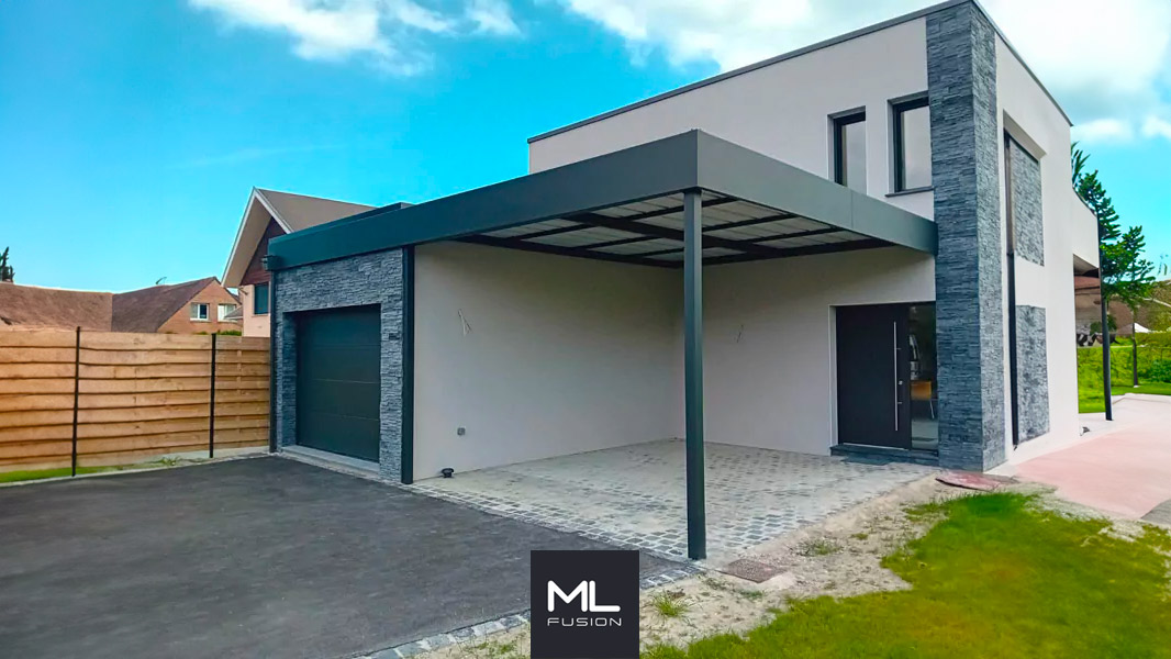 carport attenant avec garage valorisant une maison dans le Nord