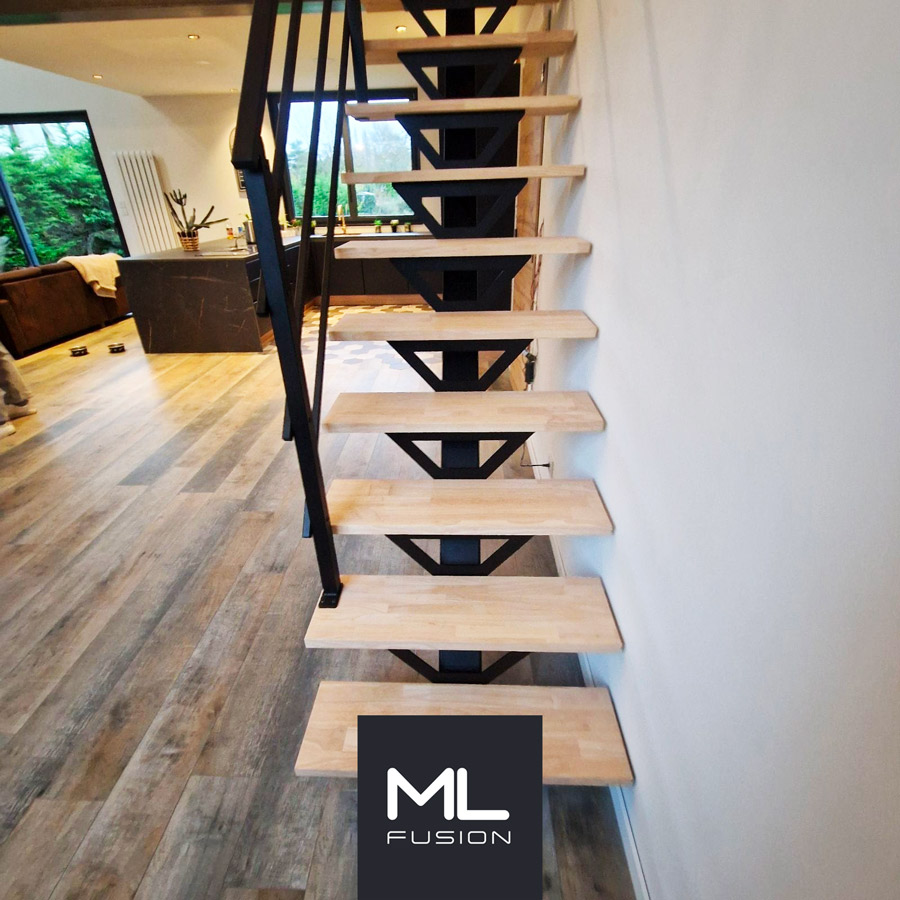 escalier droit vue d'en bas des marches