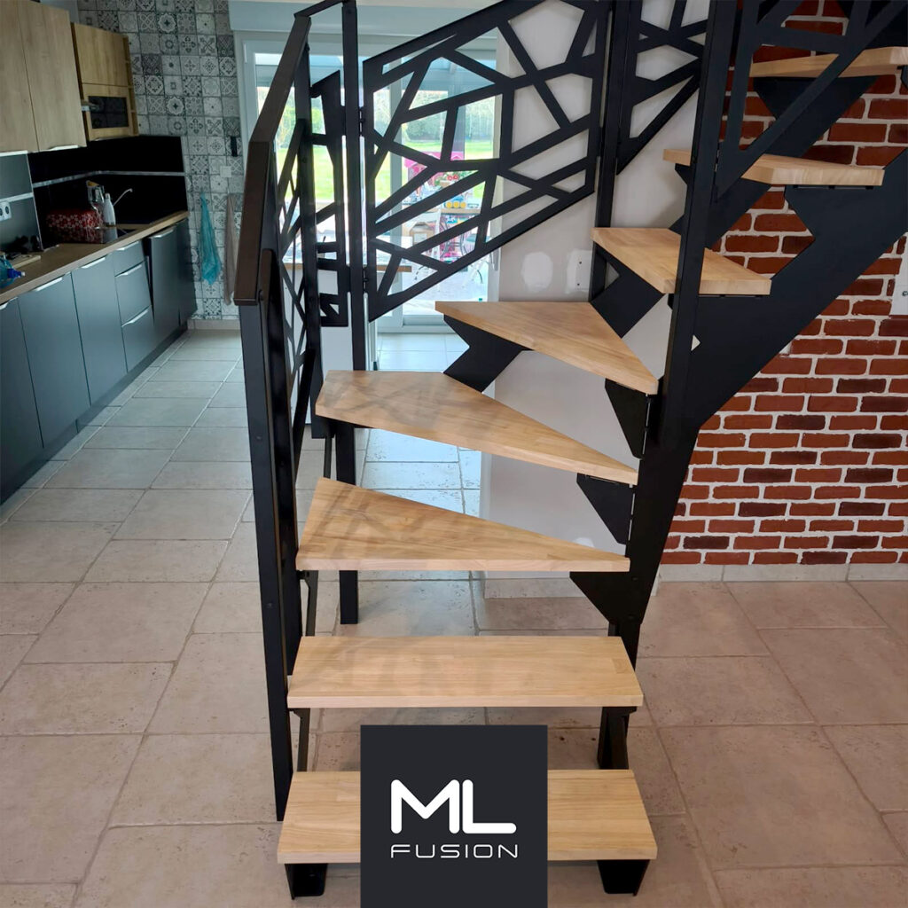 bas de l'escalier quart tournant