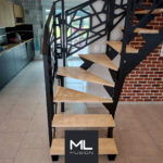 bas de l'escalier quart tournant