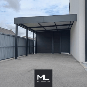 Carport semi-fermé