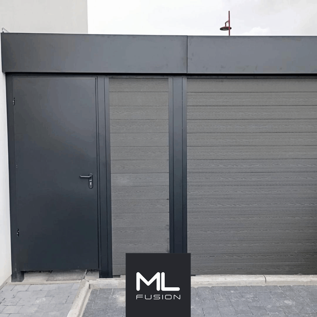 Porte arrière du Carport semi-fermé