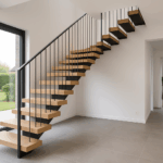 une image d'escalier sur mesure moderne dans une belle maison des Hauts-de-France