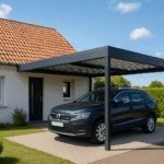 un carport moderne installé dans une maison en Hauts-de-France, illustrant une journée ensoleillée