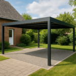 générer une image d'un carport moderne sur mesure intégré dans un jardin d'une maison à Nord-Pas-de-Calais