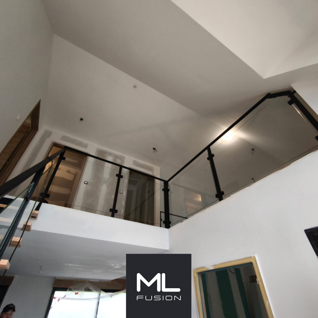 Escalier Miro rampe et garde corps en verre