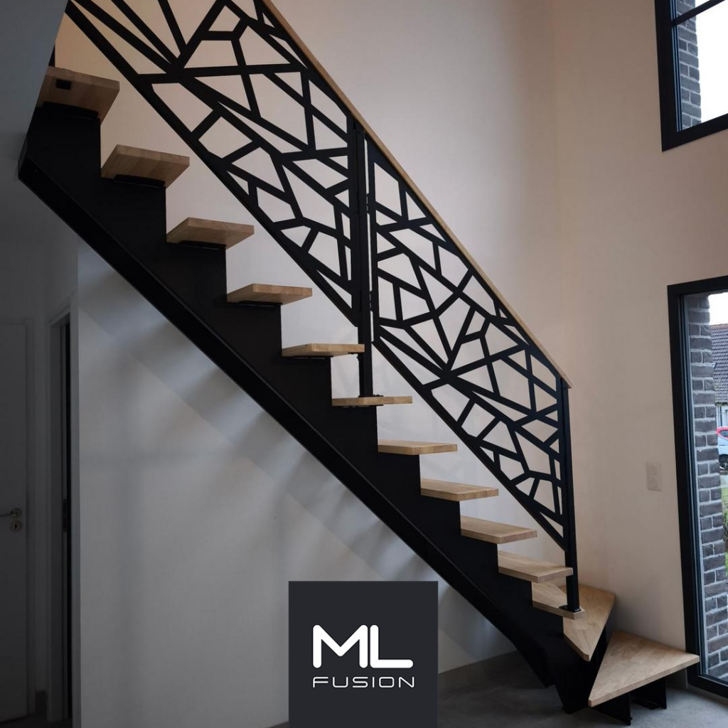 Escalier Stael quart tournant avec garde-corps en découpe laser