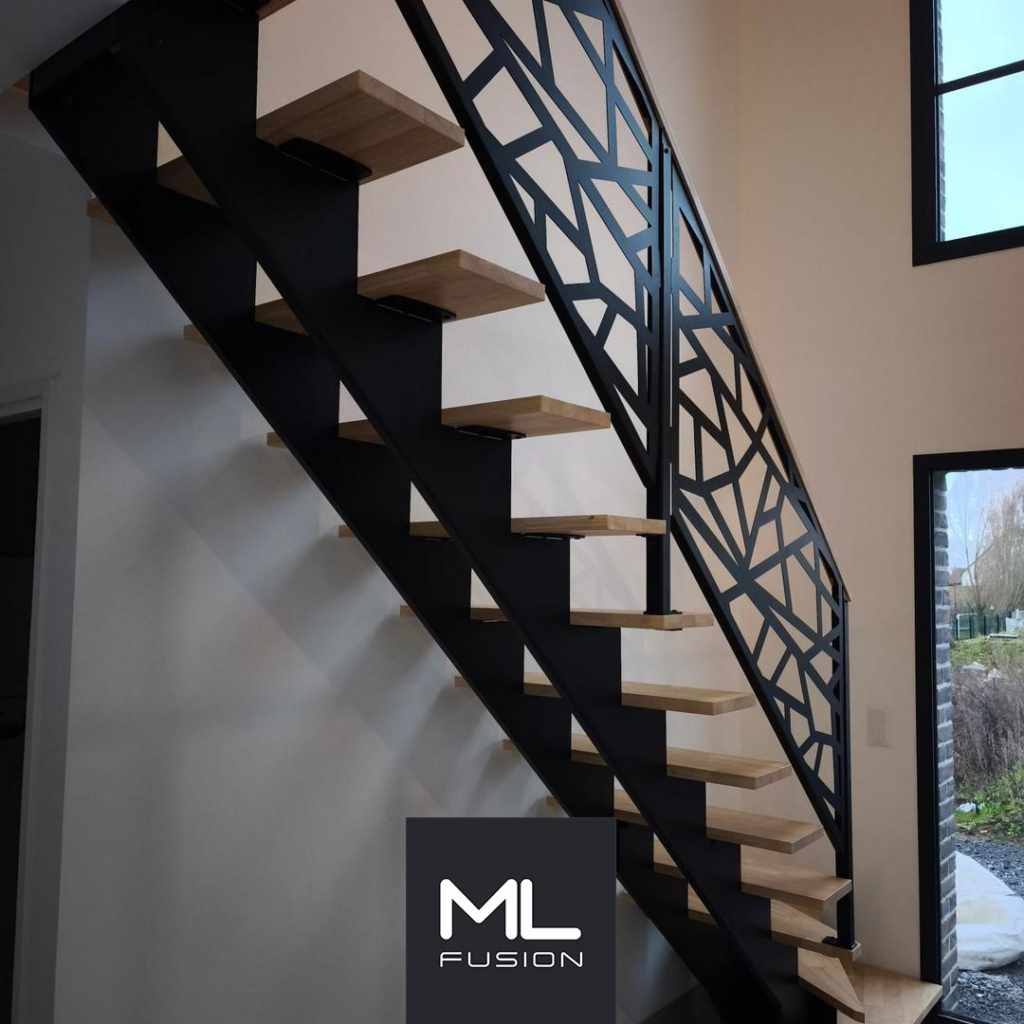 Escalier Stael quart tournant avec garde-corps en découpe laser