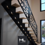 Escalier Stael quart tournant avec garde-corps en découpe laser