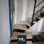 Escalier Stael quart tournant en métal noir avec marches bois