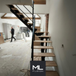 Escalier Stael quart tournant avec palier et marches bois sur structure métal noir