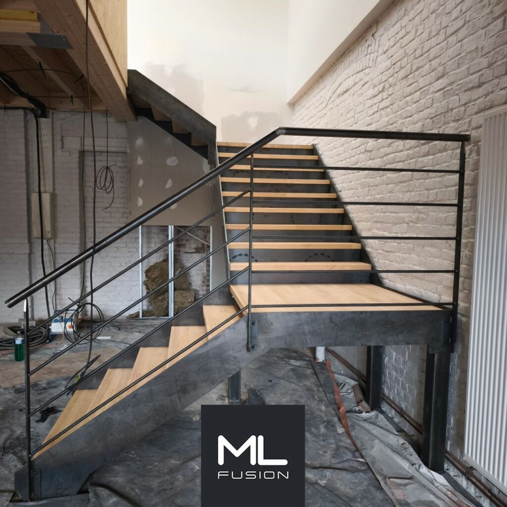 2026-04-07_escalier_quart-tournant_lisses-horizontales