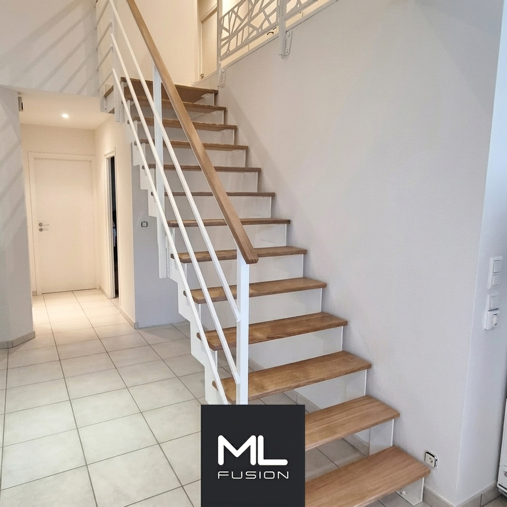 Escalier Mondrian blanc avec découpe laser et sous-bassement à Lille