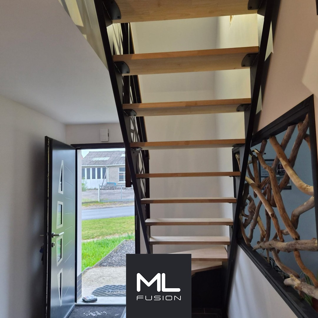 Escalier droit métal noir avec marches et palier en bois